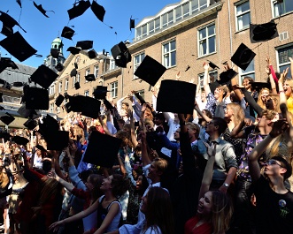 Diploma uitreiking Heleen en Philip